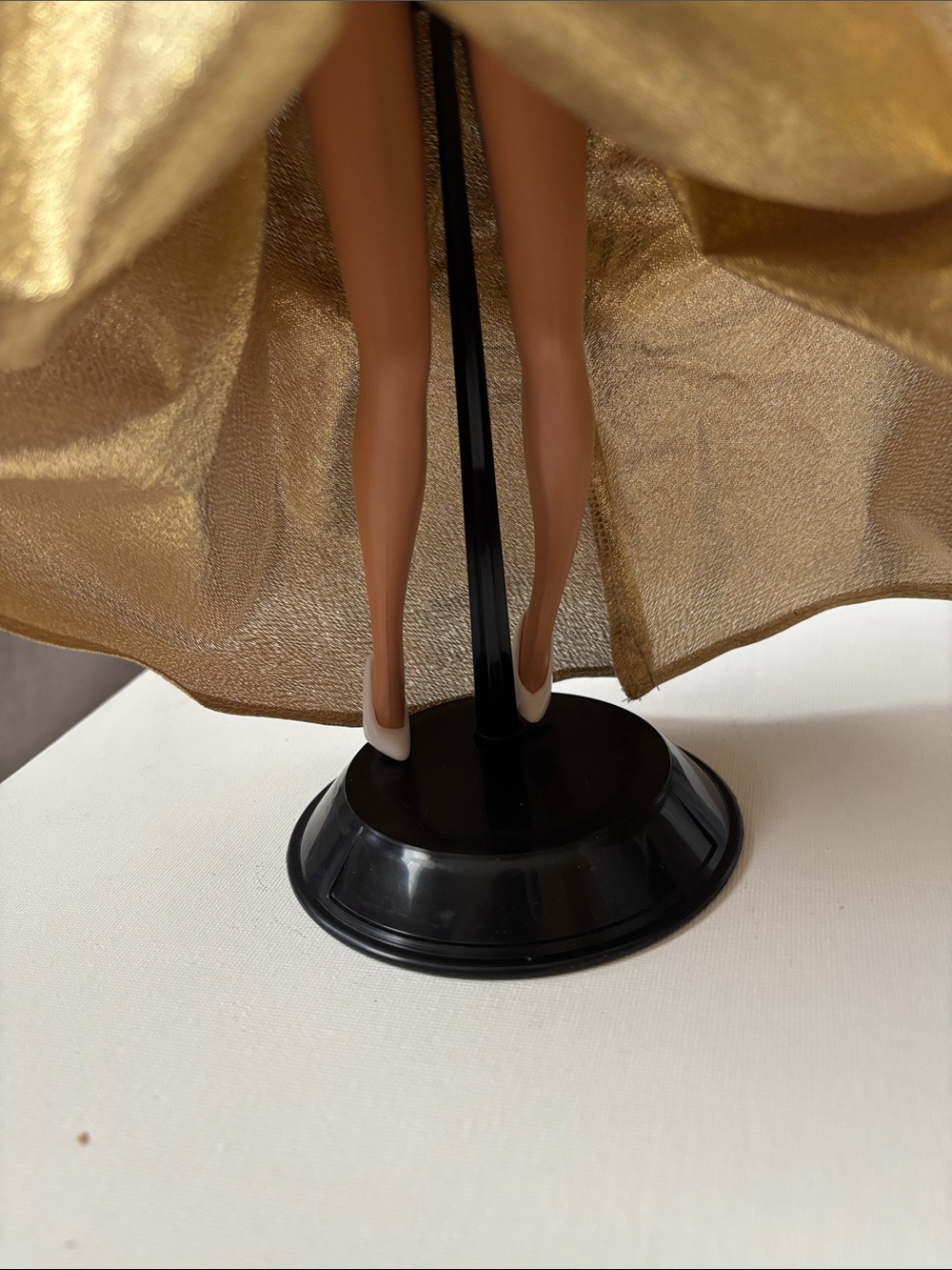 ⭐️Final Price⭐️1995 Special Edition Winter Fantasy Barbie —- Gold Evening Gown - Picture 4 of 5